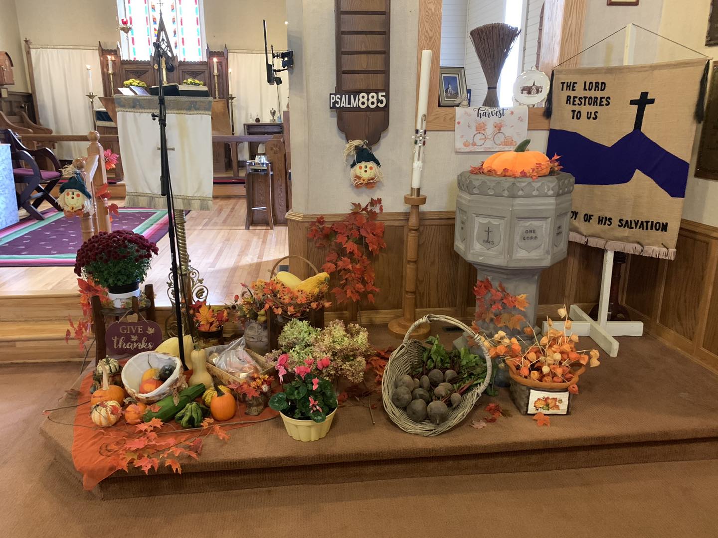 On October 13th, 2024, Harvest Thanksgiving Sunday was held at St. Luke's Church and led by Rev. Ann Turner. The church was beautifully decorated for Thanksgiving by church volunteers that came out on Saturday to help decorate. One final floral arrangement was made from the Bremner's garden before the stormy weather set in. The arrangement included hydrangea, burning bush, astilbe, cosmos, zinnias, sunflowers, roses and different coloured lisianthus.